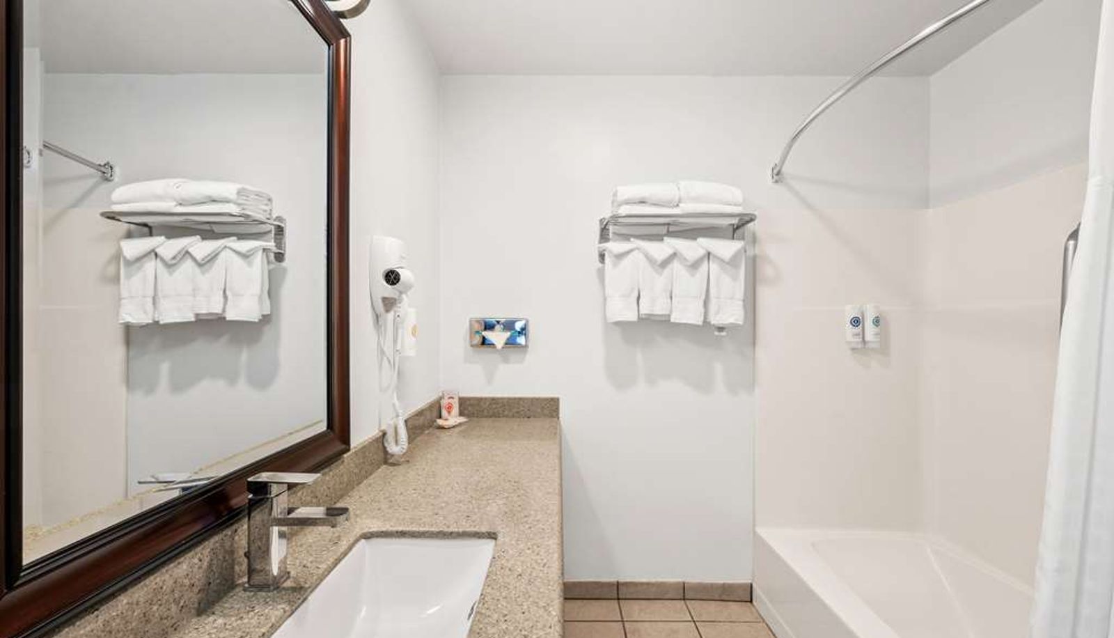 Room - Comfort Inn Yreka