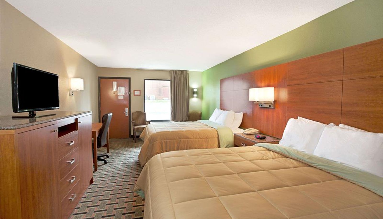 Zimmer - Days Inn by Wyndham Conover-Hickory