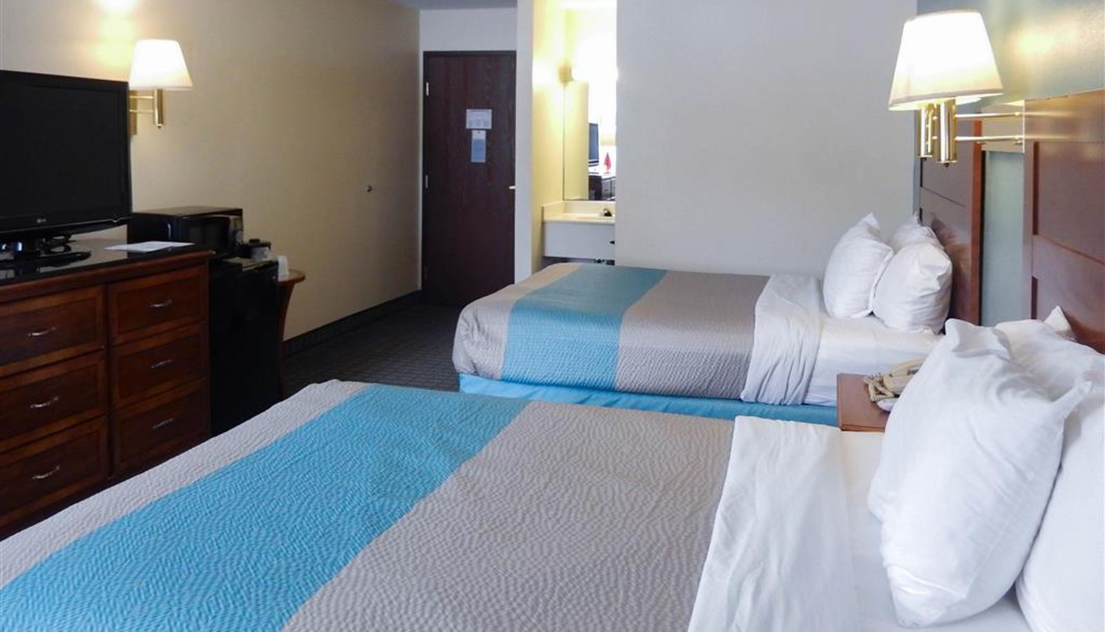 Room - Motel 6 McGraw NY