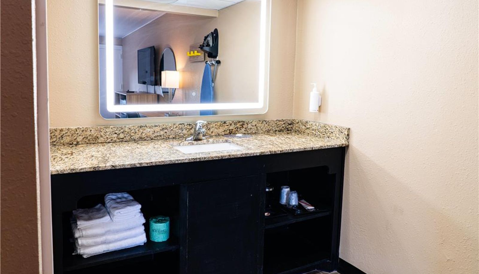 Room - Super 8 by Wyndham Corpus Christi Airport