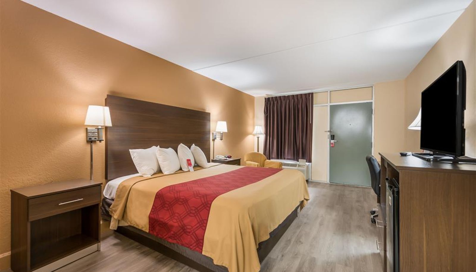 Room - Econo Lodge Cullman South