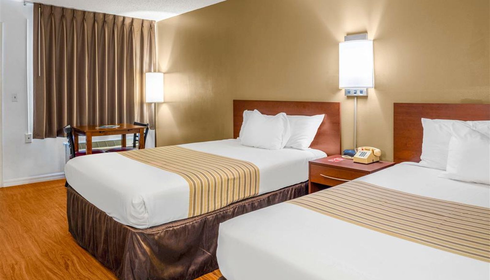 Room - Econo Lodge Crystal River
