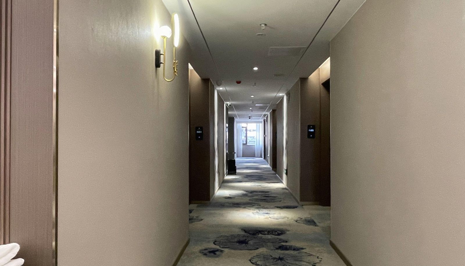Buitenruimte van het hotel - Salary Travel Business Hotel
