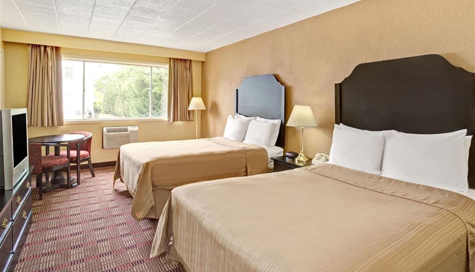Zimmer - Howard Johnson by Wyndham Pikesville