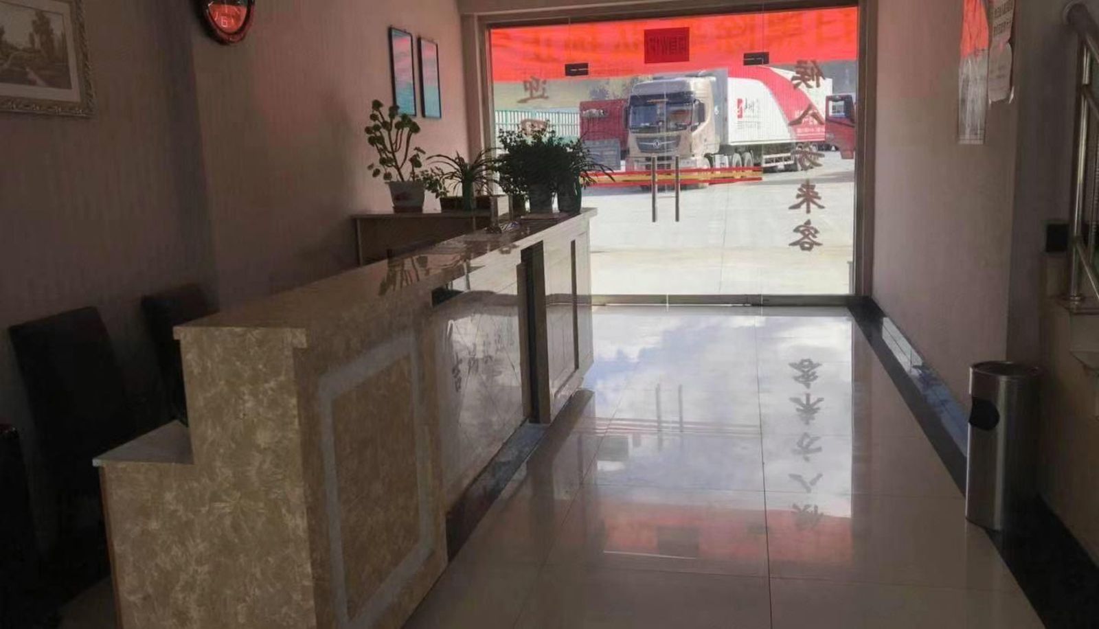 Area esterna dell'hotel - Jirui Hotel