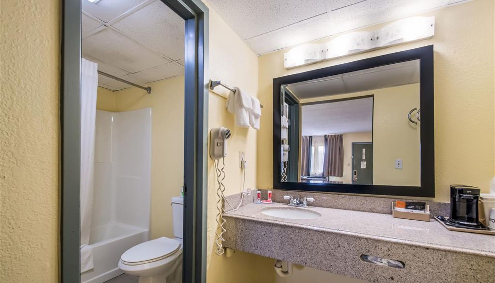 Zimmer - Econo Lodge Kearney - Liberty