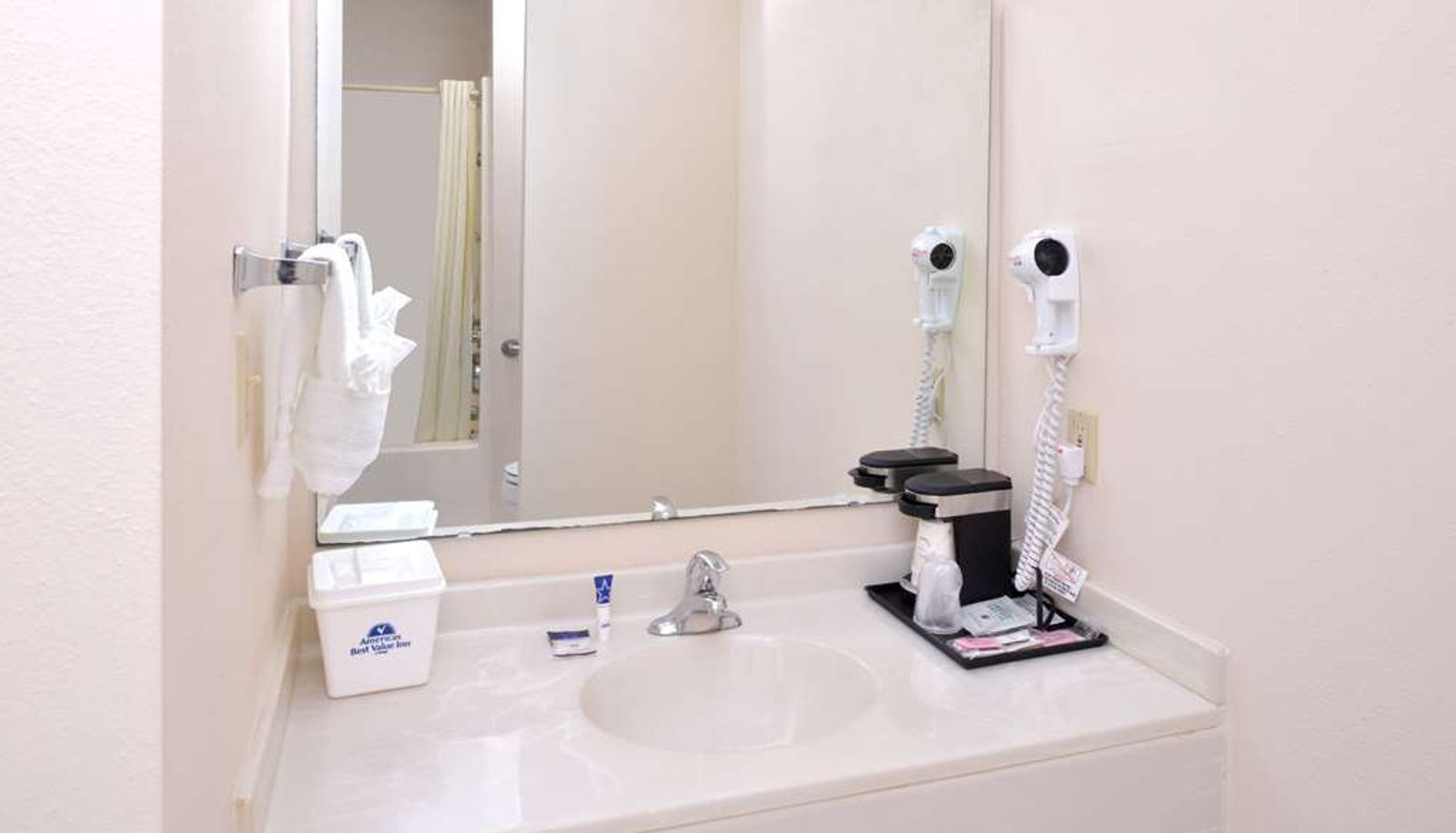 Quadruple room - Americas Best Value Inn Sullivan