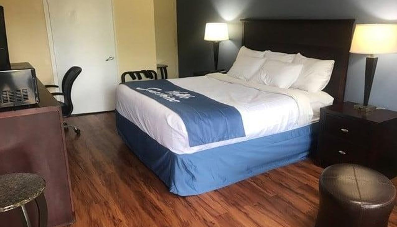 Room - Days Inn by Wyndham King/Winston Salem Area