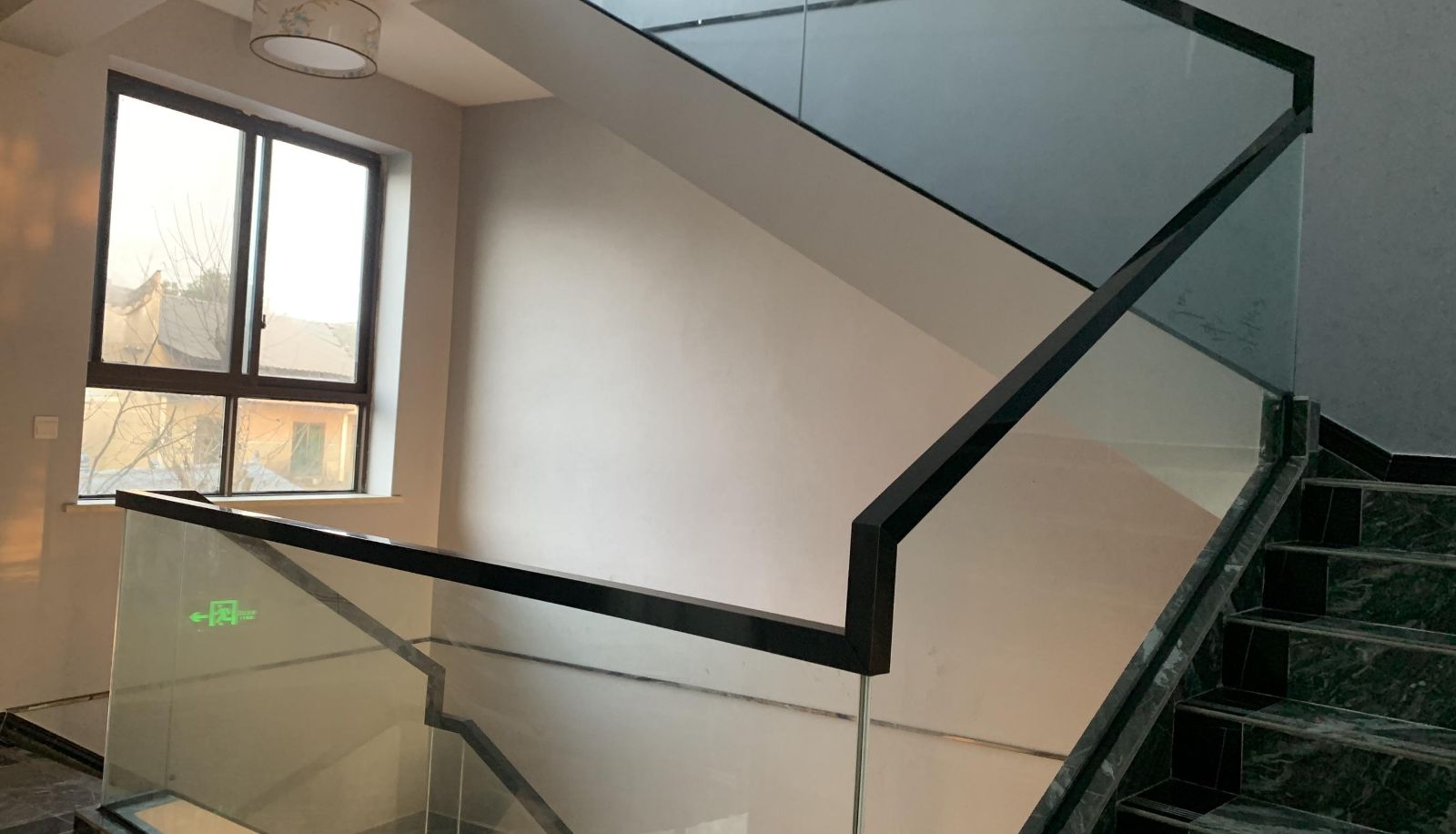 Area esterna dell'hotel - Youth Business Hotel