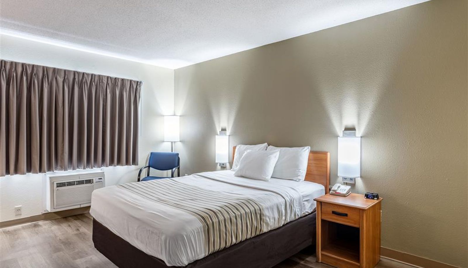 Room - Econo Lodge Ithaca Airport