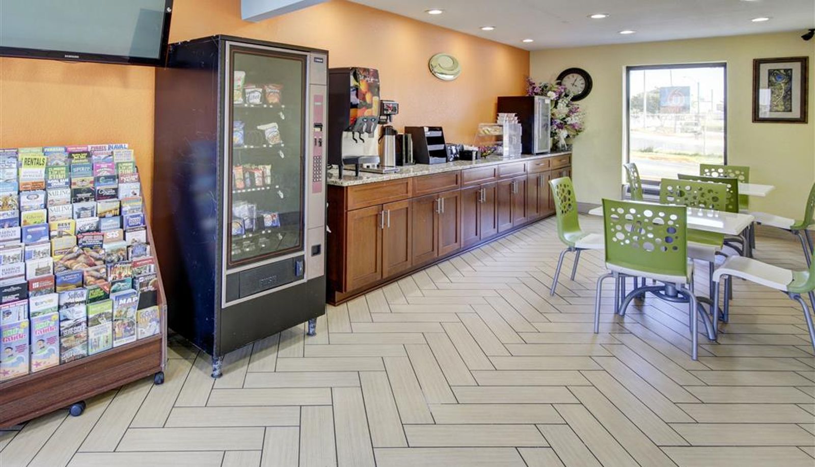 Hall - Econo Lodge at Military Circle