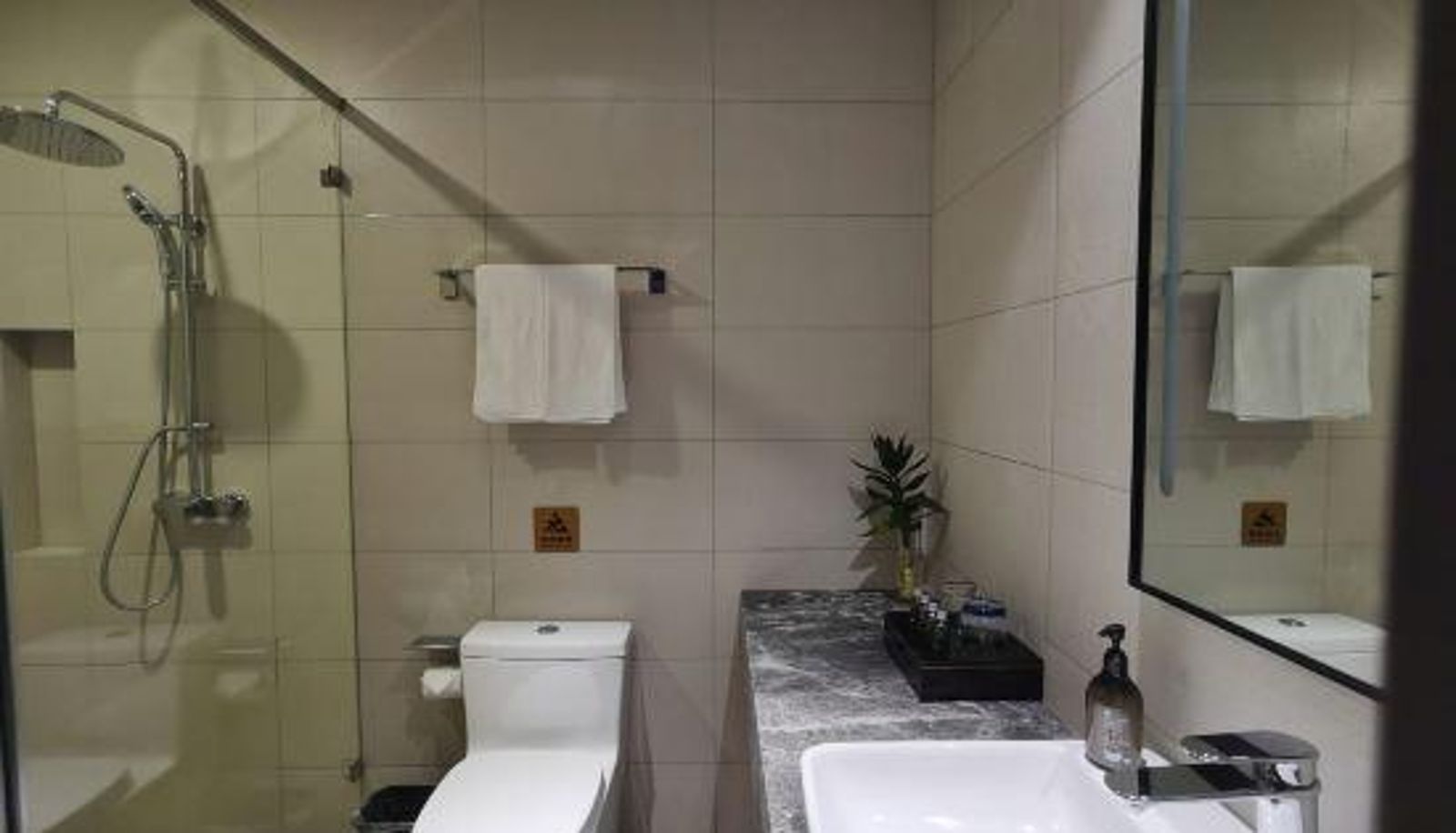 Room - Home Inn Selected (Tianjin railway station Italian Style Street store)