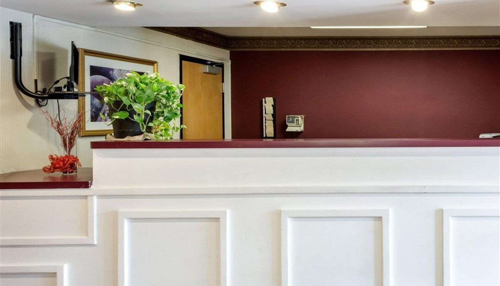 Hall - near Fort Lee at I-295Econo Lodge