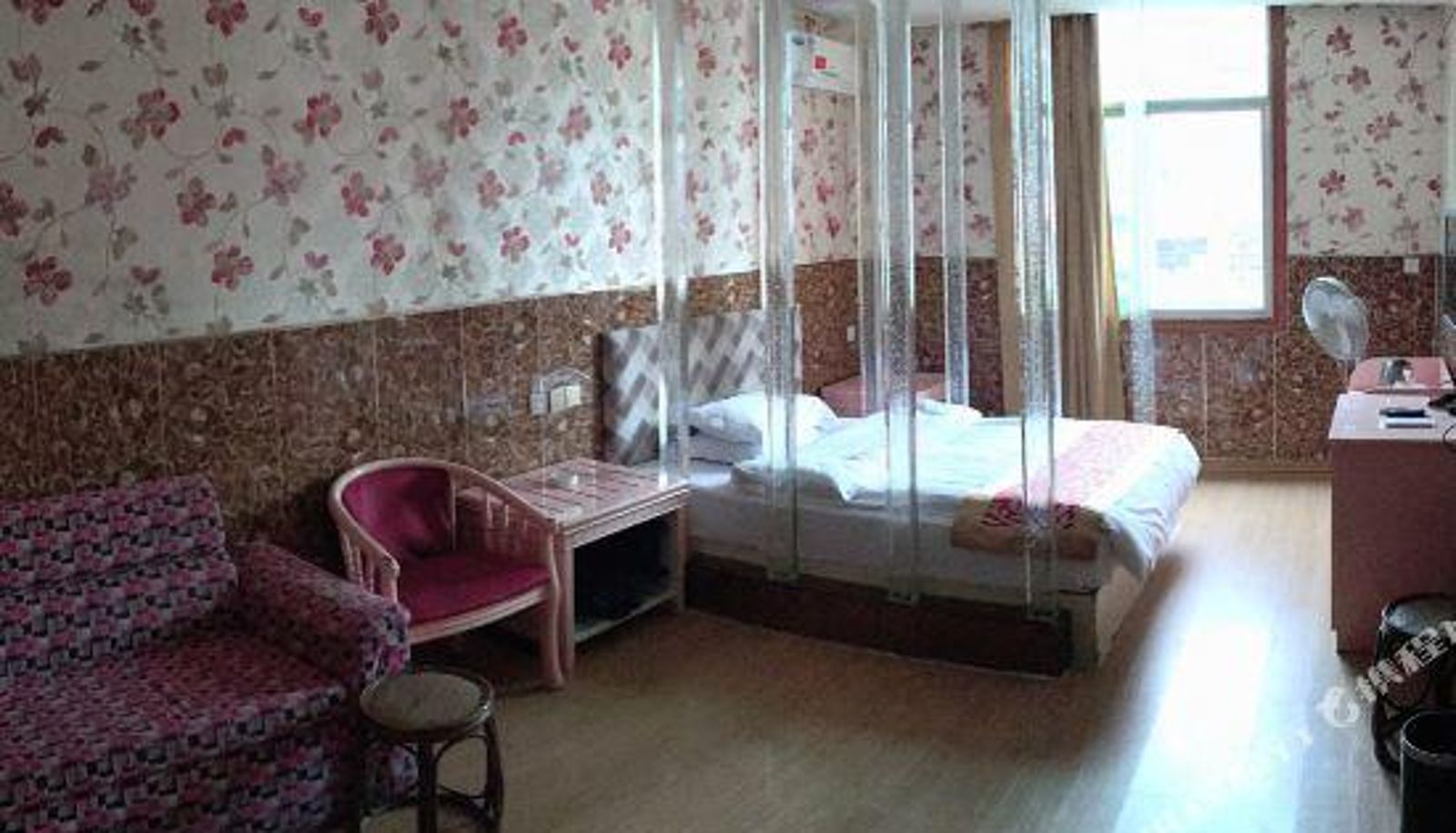 Camera - 520 Theme Hotel