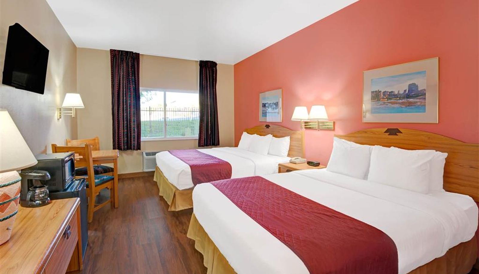 Camera - Days Inn & Suites by Wyndham Airport Albuquerque