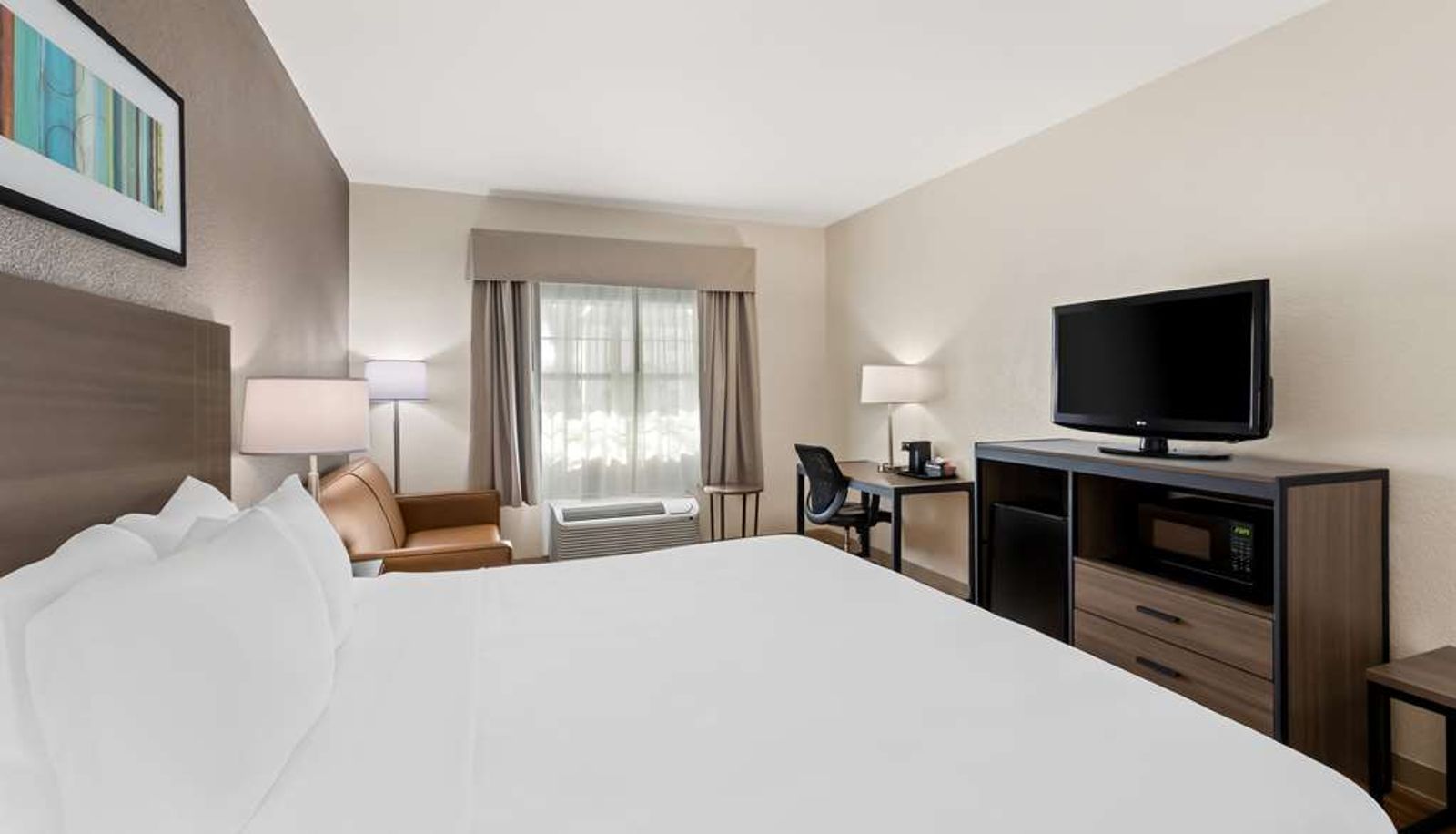 Room - Quality Inn Fayetteville Near Historic Downtown Square