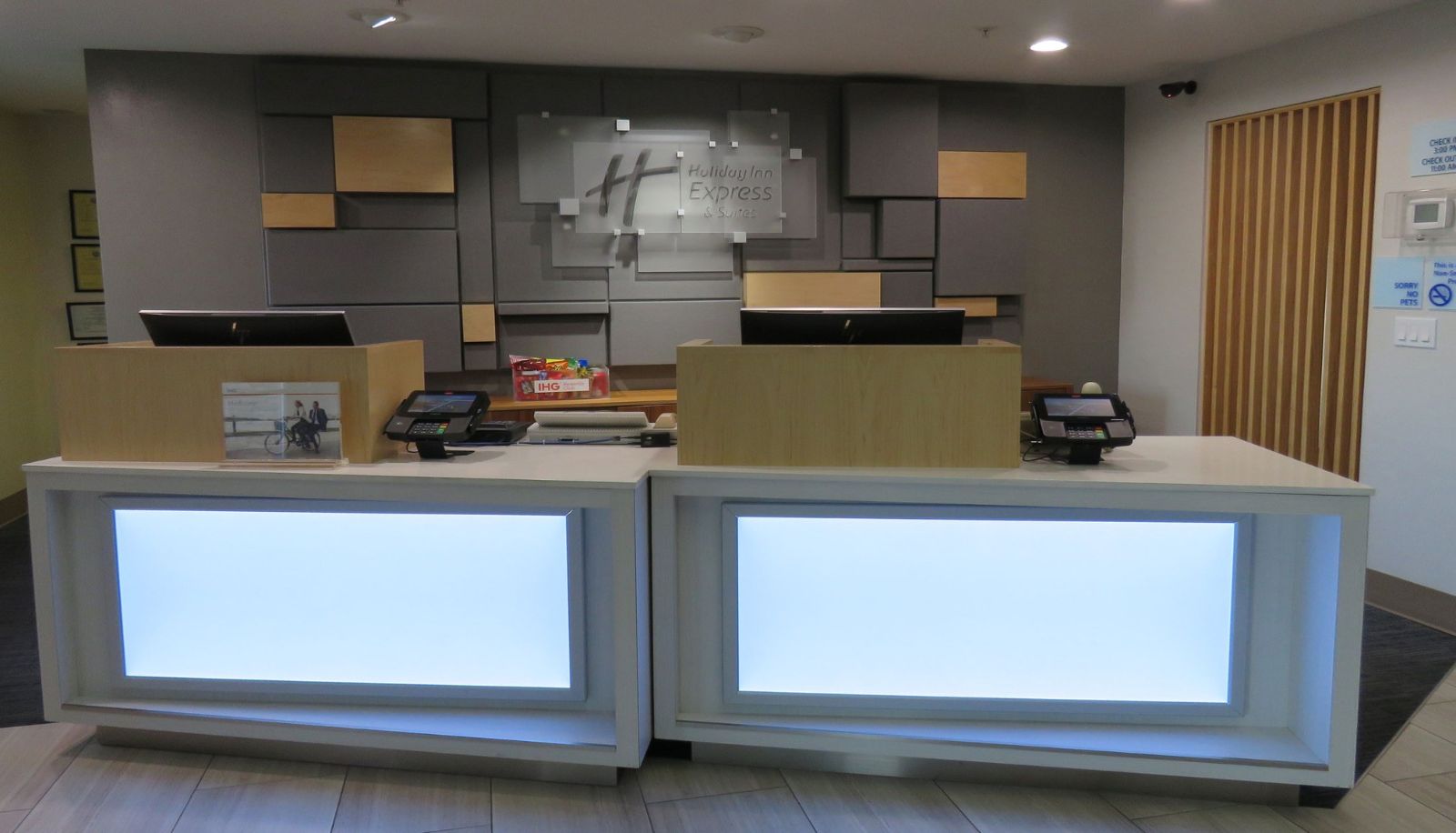Info - Holiday Inn Express & Suites BURLINGTON by IHG