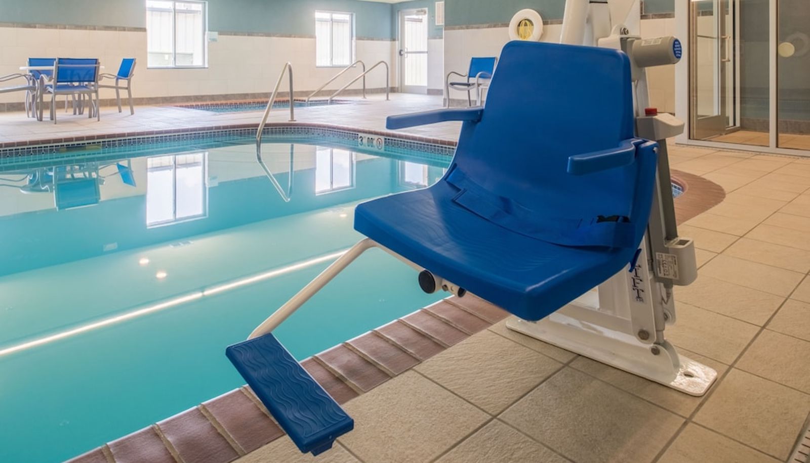 Pool - Holiday Inn Express & Suites BURLINGTON by IHG