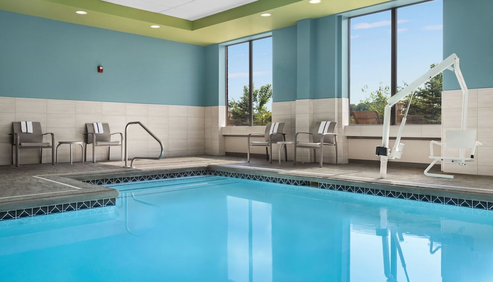 Basen - Holiday Inn Express & Suites AKRON REGIONAL AIRPORT AREA by IHG