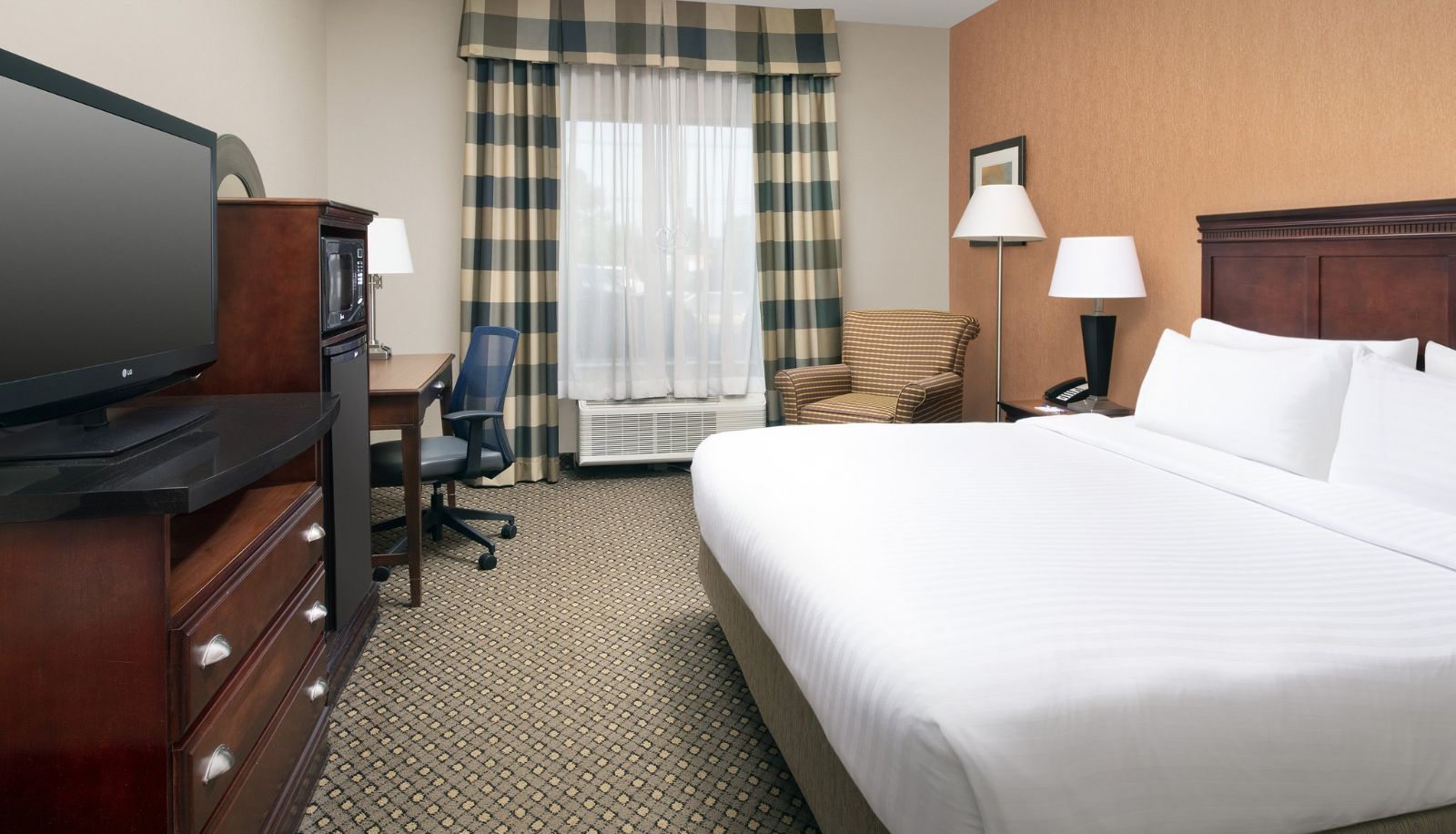 Room - Holiday Inn Express & Suites CHAMBERSBURG by IHG