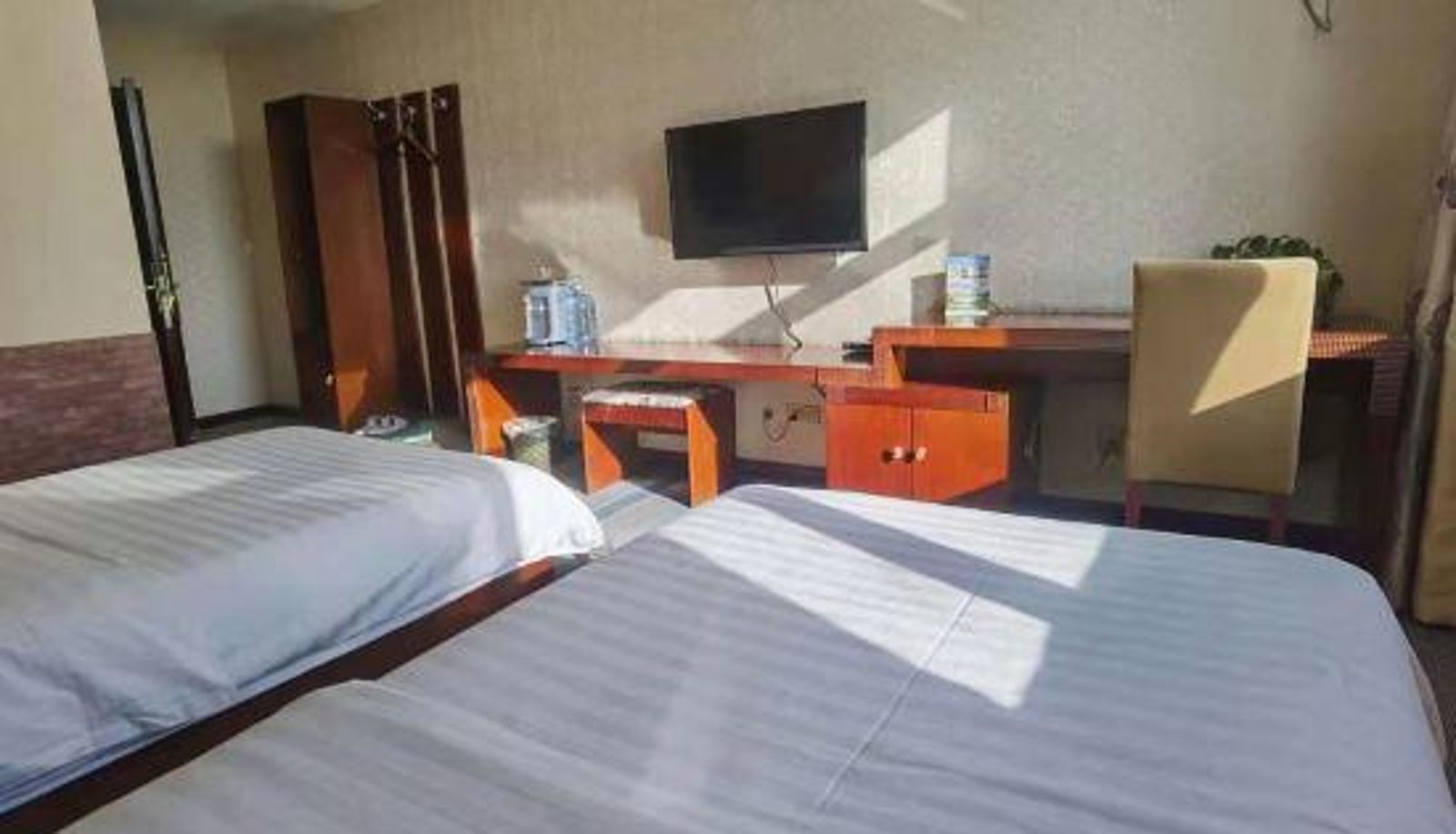 Camera business - Xinluyuan Hotel