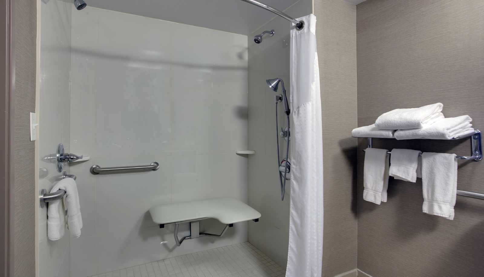 Zimmer - Holiday Inn Express & Suites MEADOWLANDS AREA by IHG
