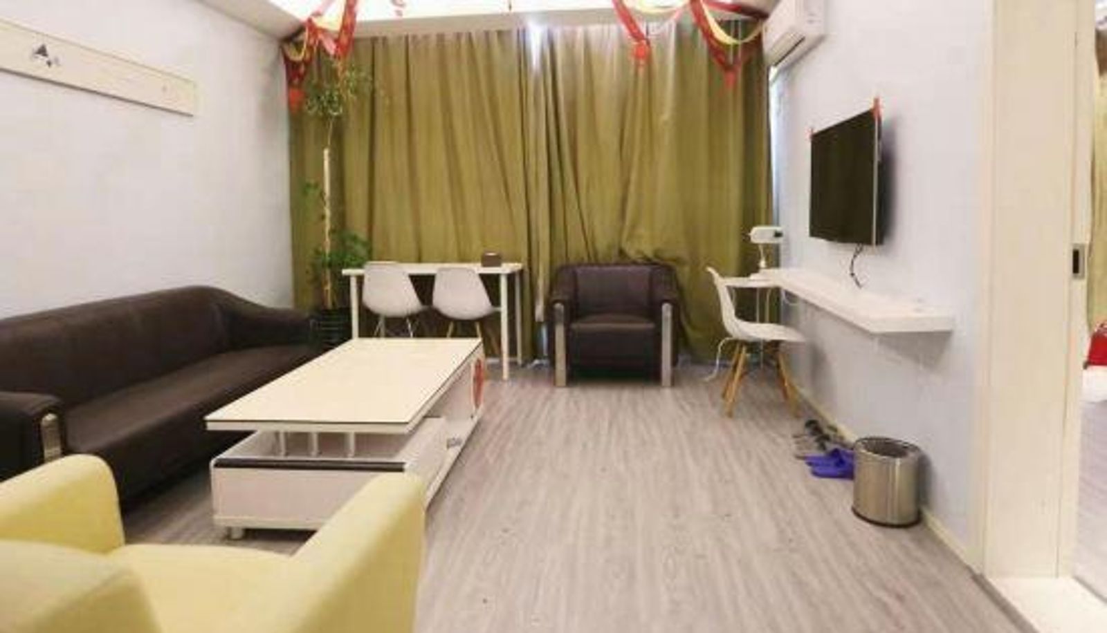 Interior view - Golden Dragon Hotel (Shuanghu Avenue Subway Station)