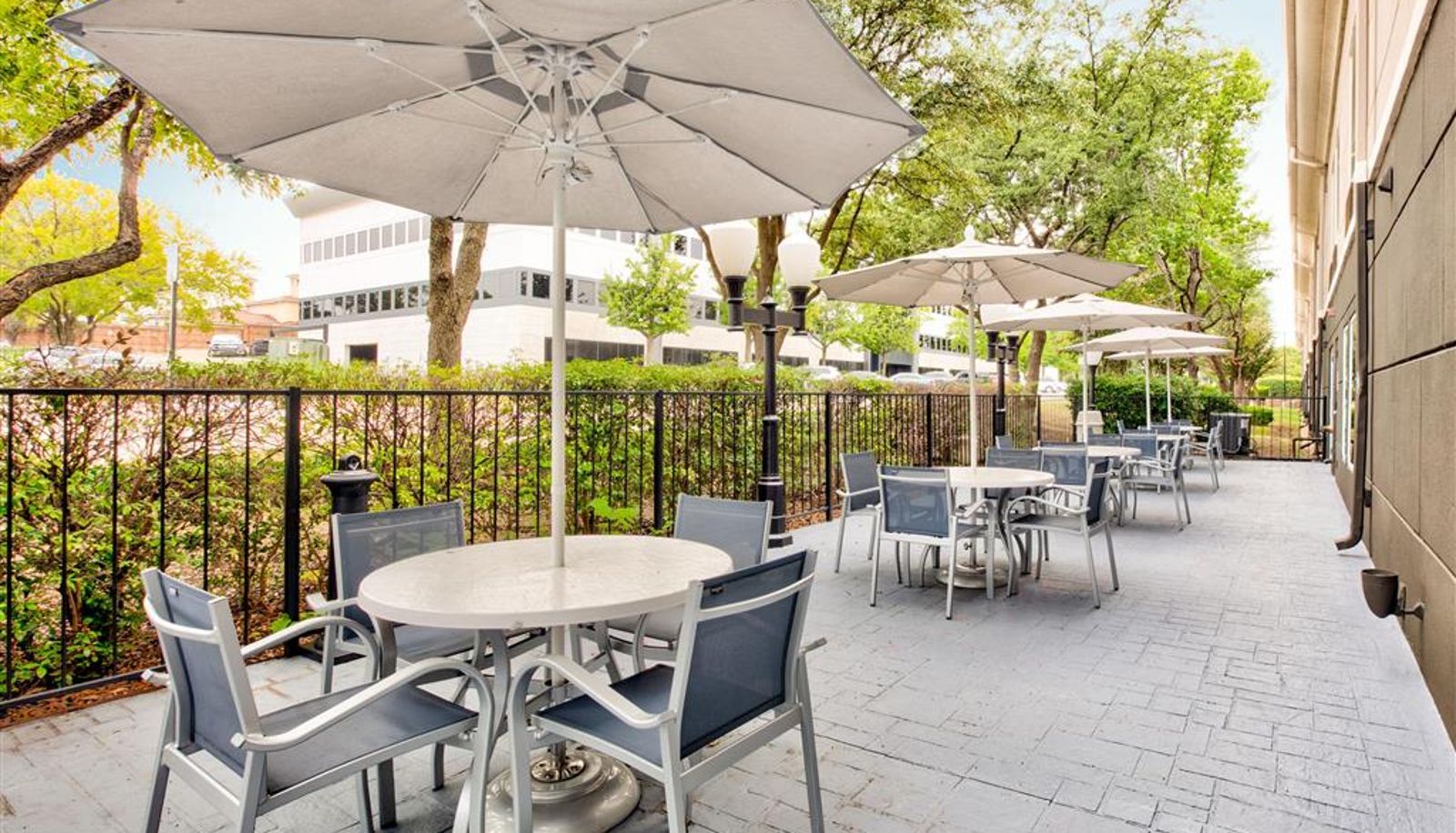 Innenbreich - La Quinta Inn & Suites by Wyndham Dallas - Las Colinas