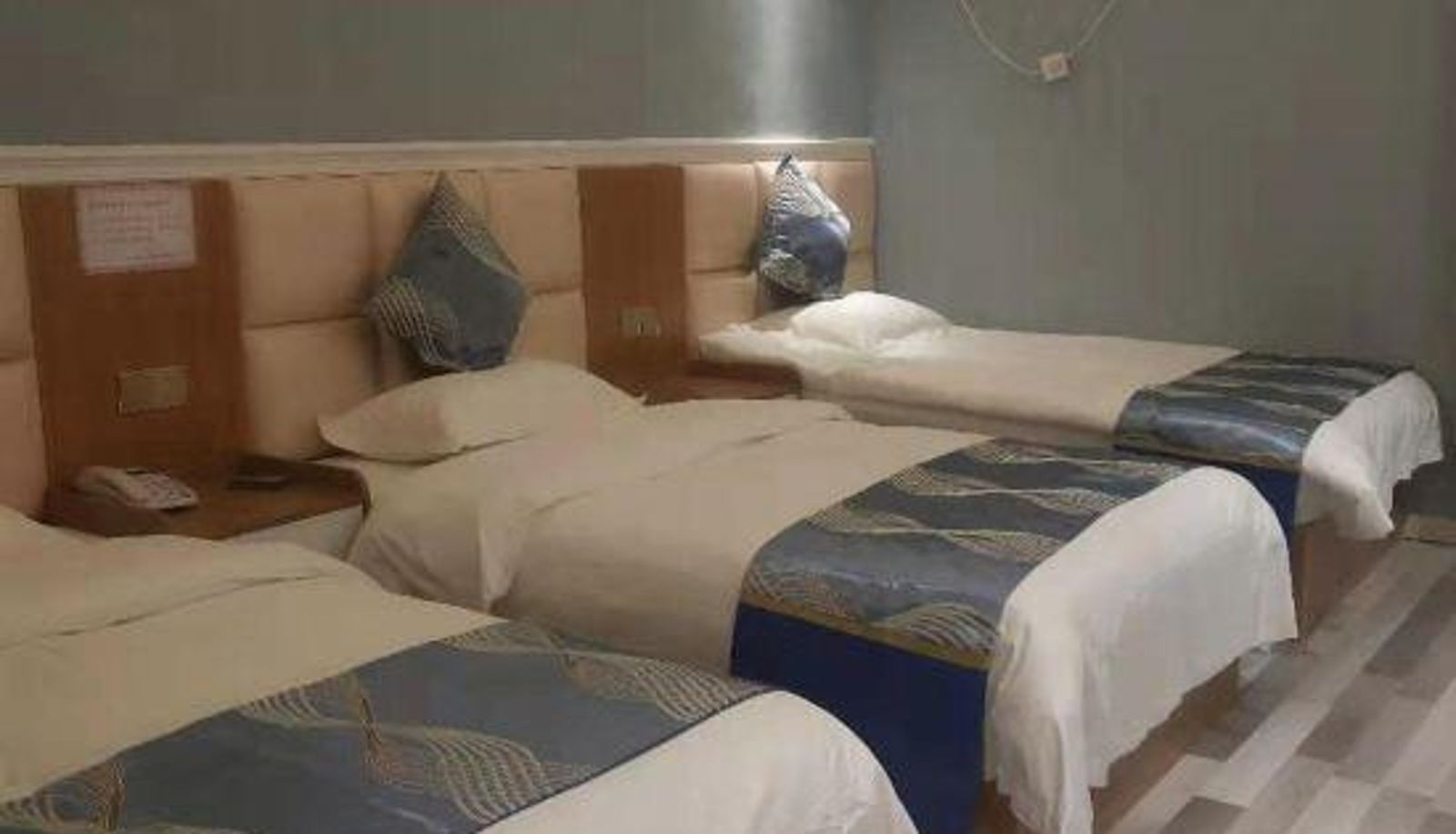 Kamer - HuaYun inn