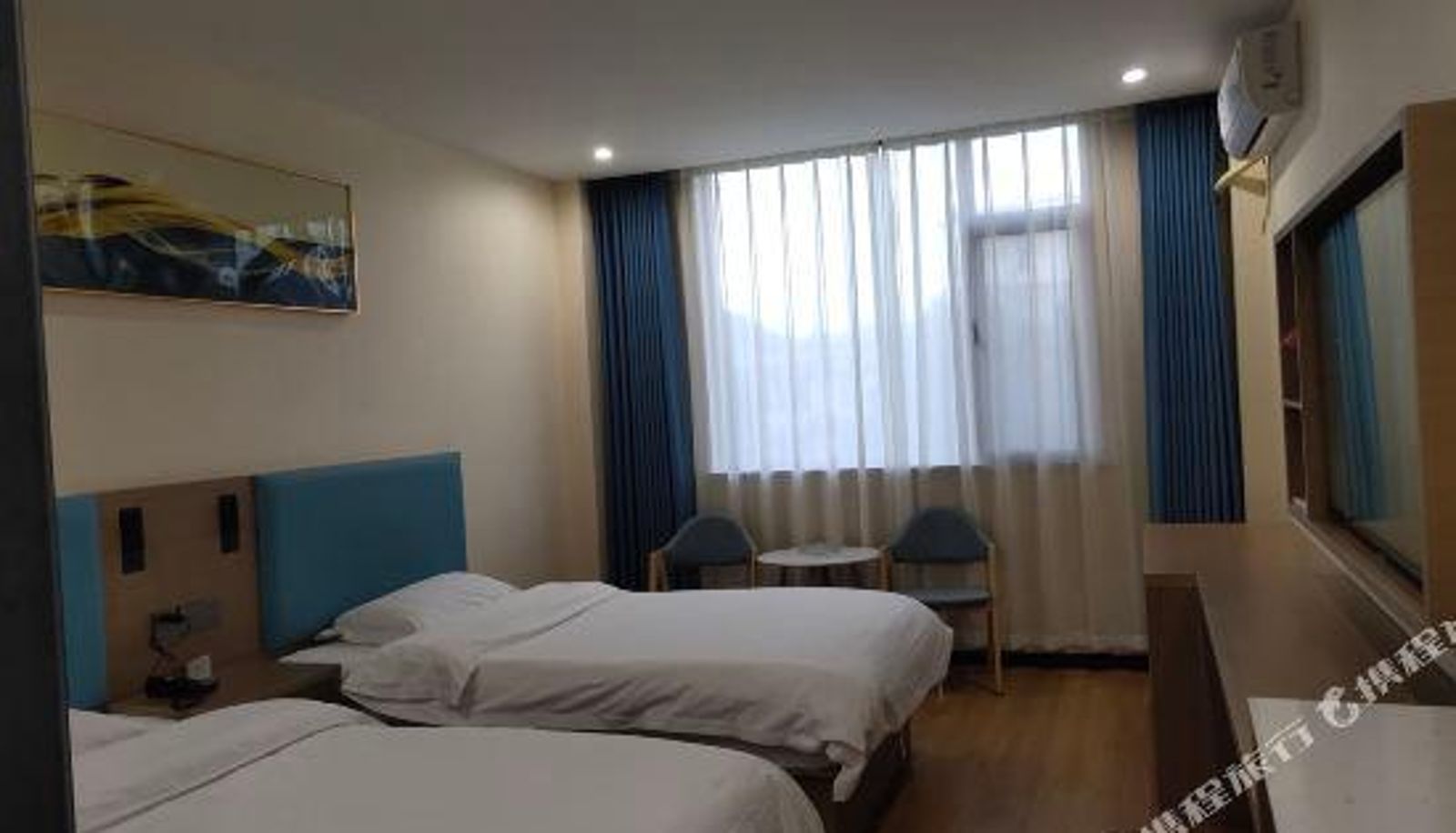 Kamer - Holiday Inn Hirata Directional Sunflower