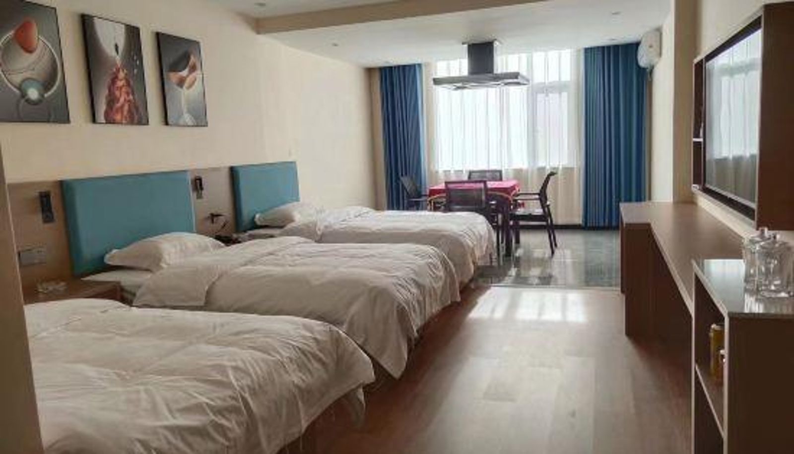 Kamer - Holiday Inn Hirata Directional Sunflower
