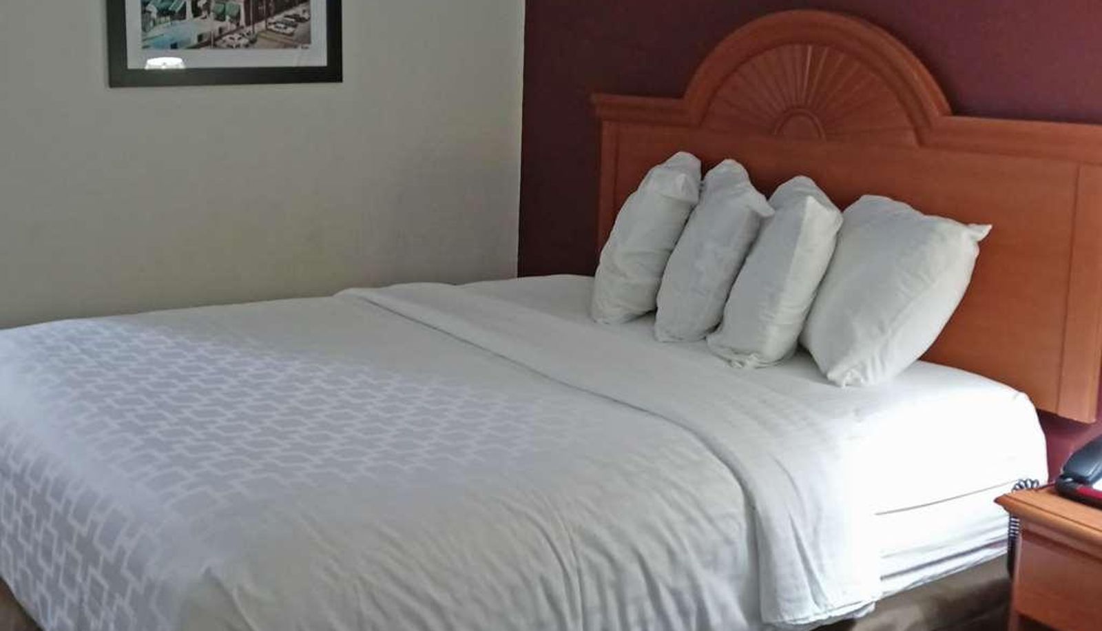 Pokój czteroosobowy - SureStay Plus Hotel by Best Western Evansville