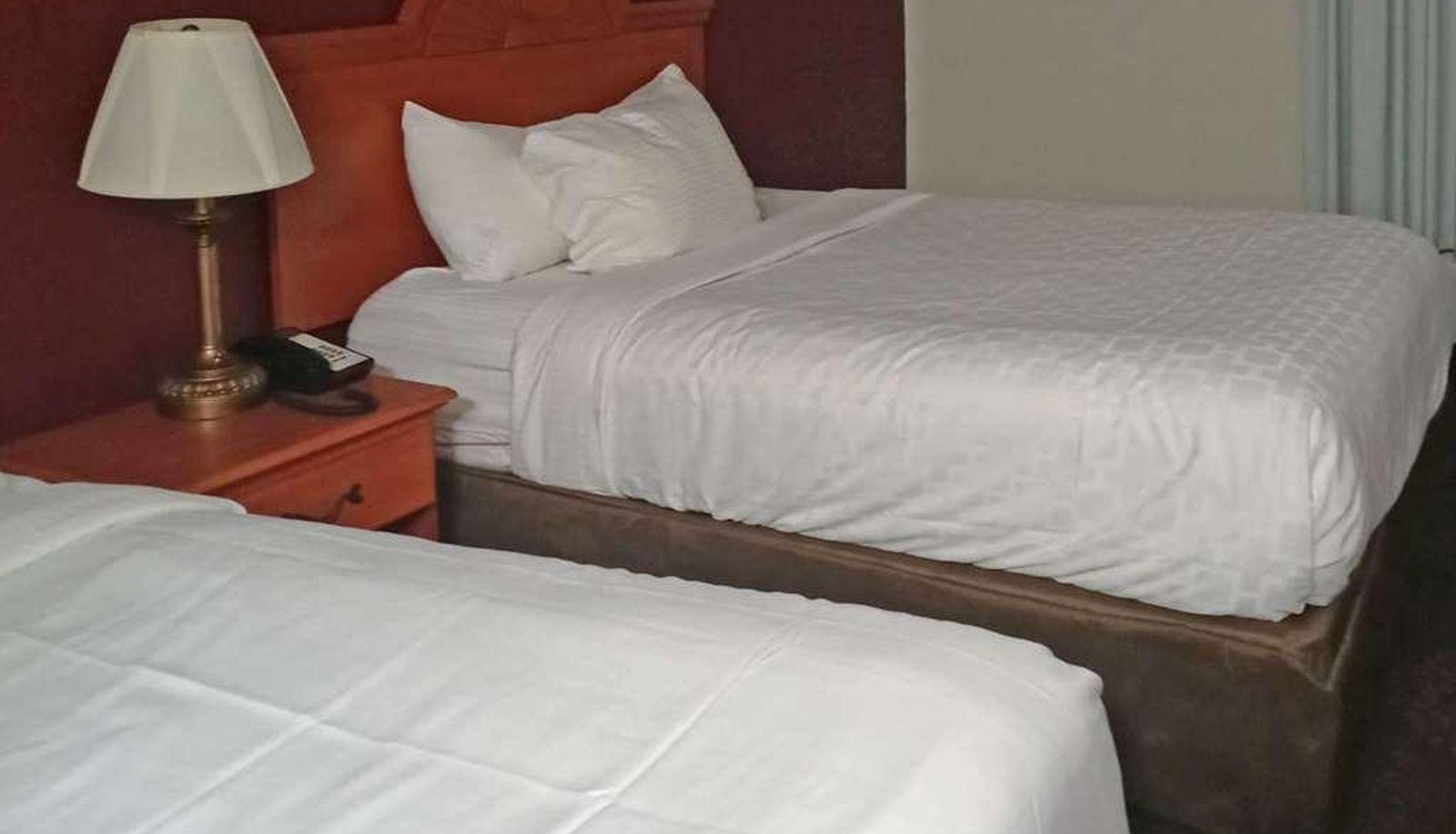 Pokój czteroosobowy - SureStay Plus Hotel by Best Western Evansville