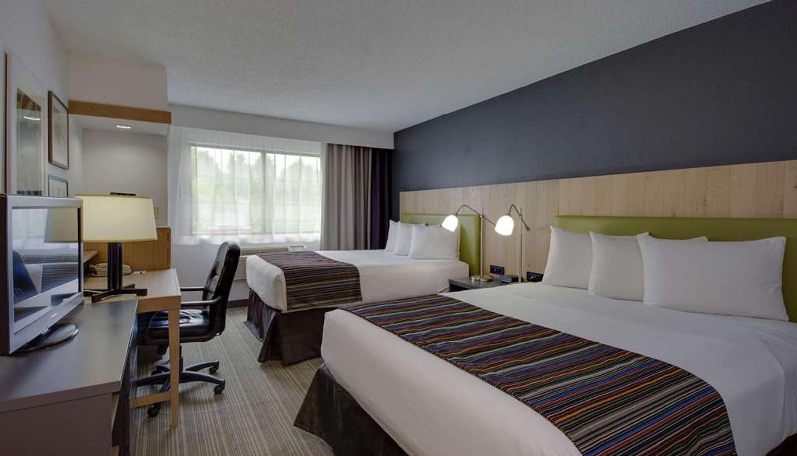Zimmer - Country Inn & Suites by Radisson Frederick MD