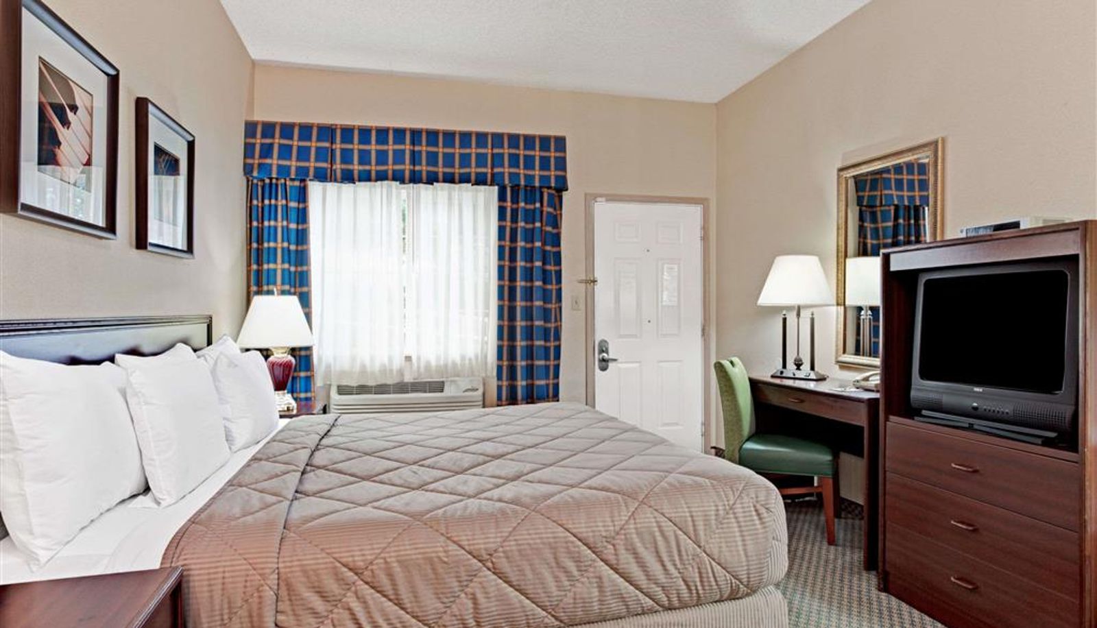 Zimmer - Days Inn by Wyndham Federal Way