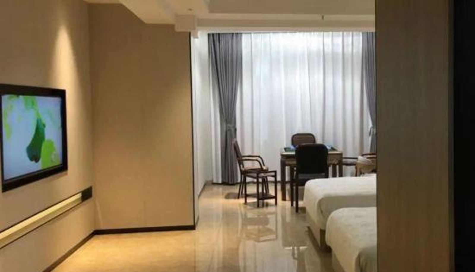 Zimmer - Maitreya Gold Express Hotel