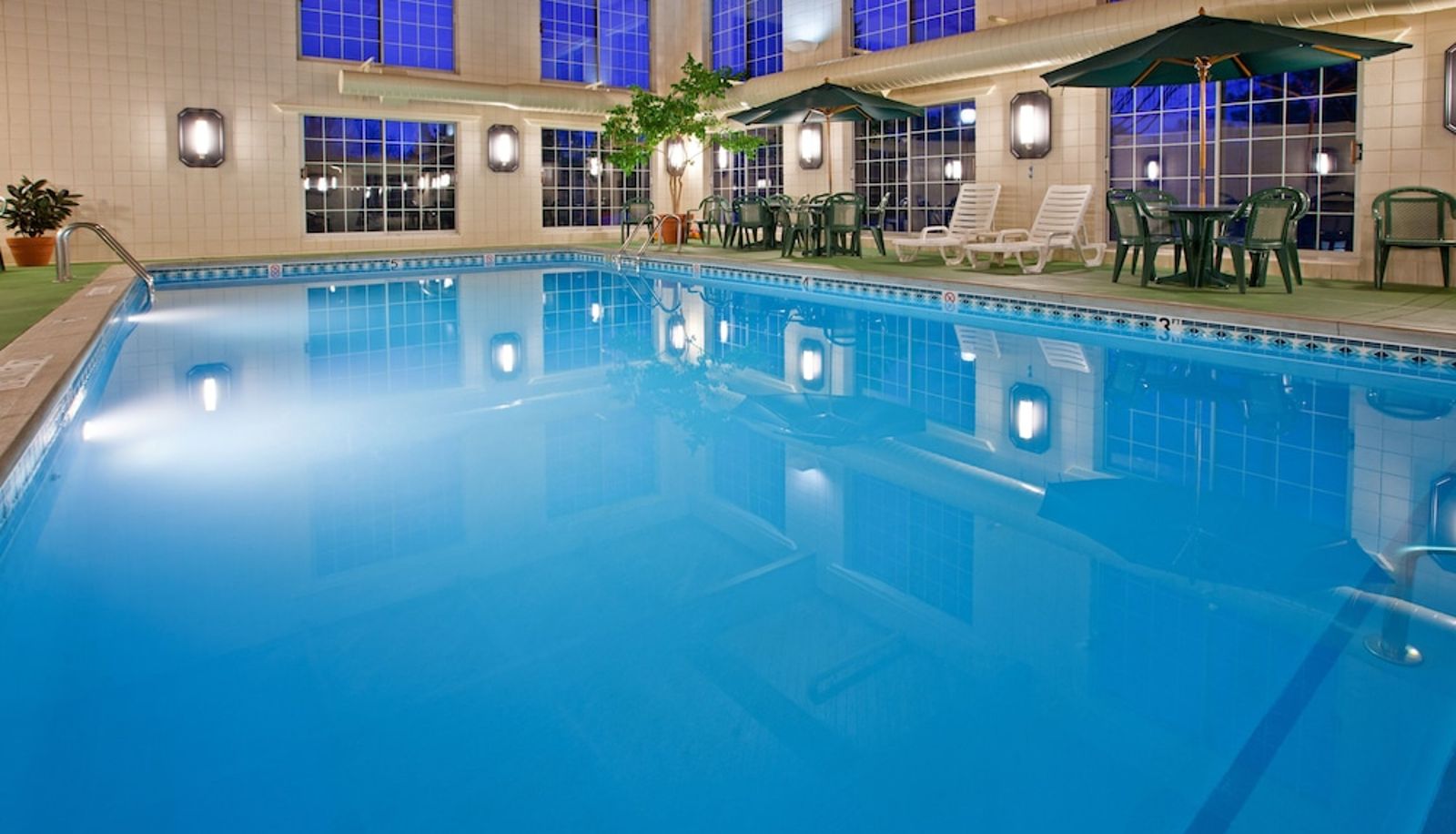 Piscina - Holiday Inn Express GRAND RAPIDS SW by IHG