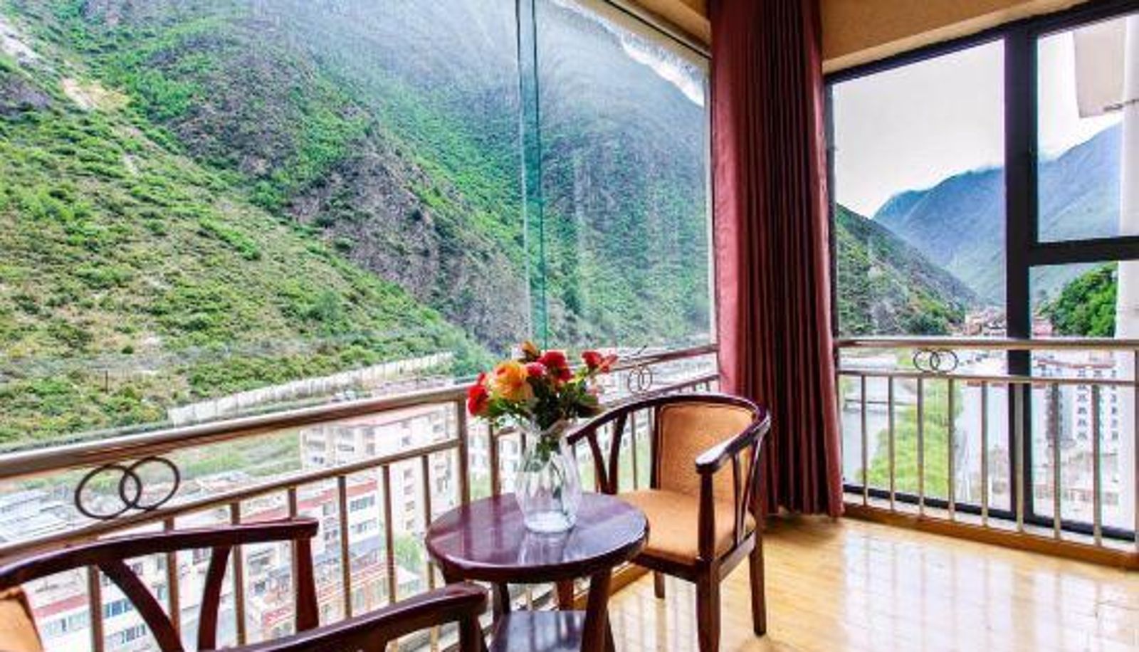 Pokój z widokiem na rzekę - Kangding Sunshine Coast Hotel