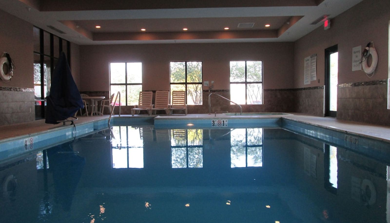 Pool - Holiday Inn Express CLOVERDALE (GREENCASTLE) by IHG