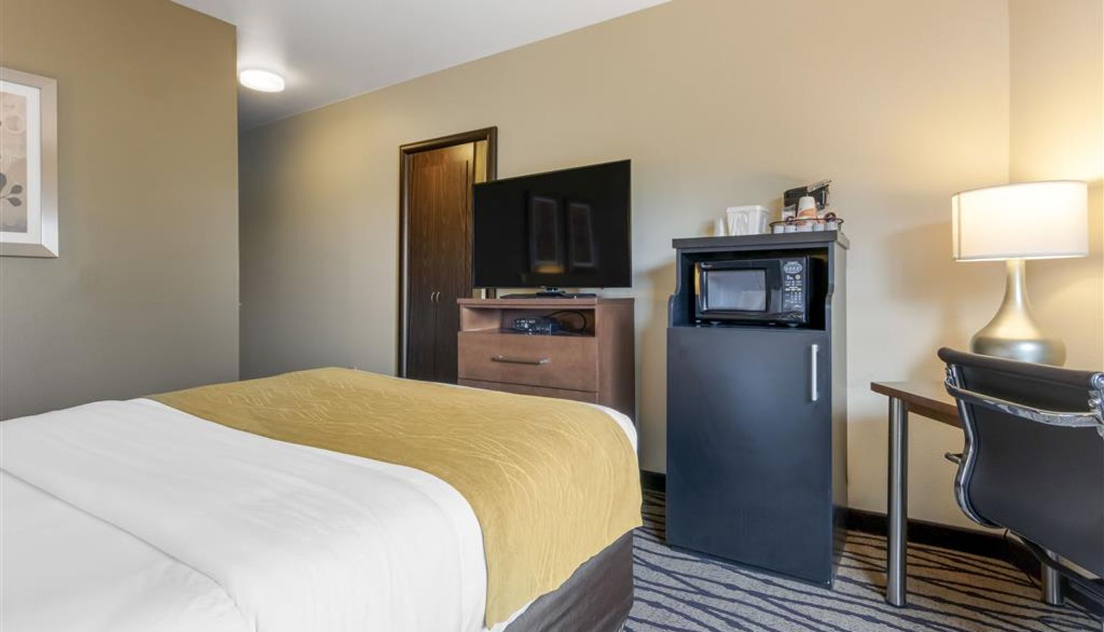 Zimmer - Comfort Inn & Suites Market - Airport
