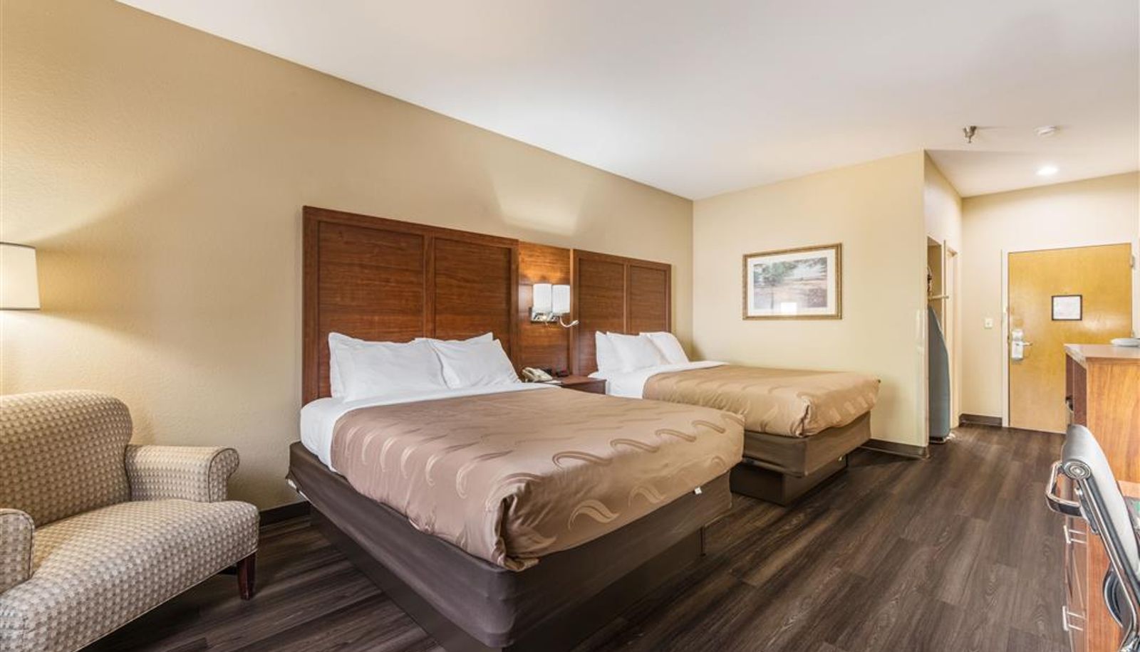 Camera - Quality Inn & Suites Hendersonville - Flat Rock