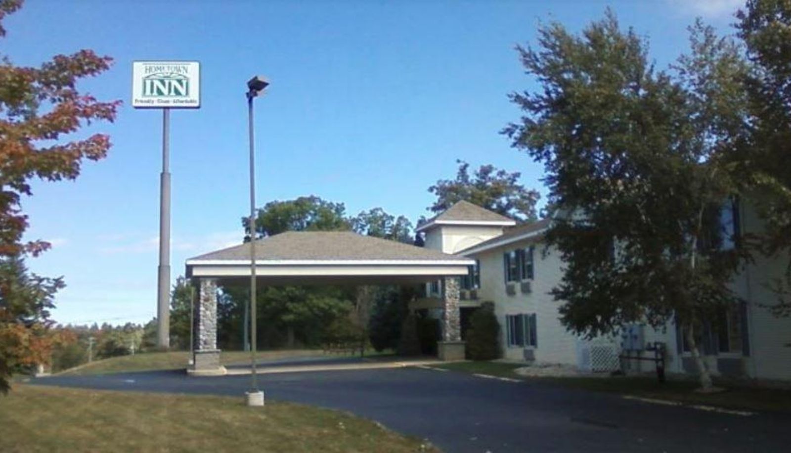 Außenansicht - THE HOMETOWN INN