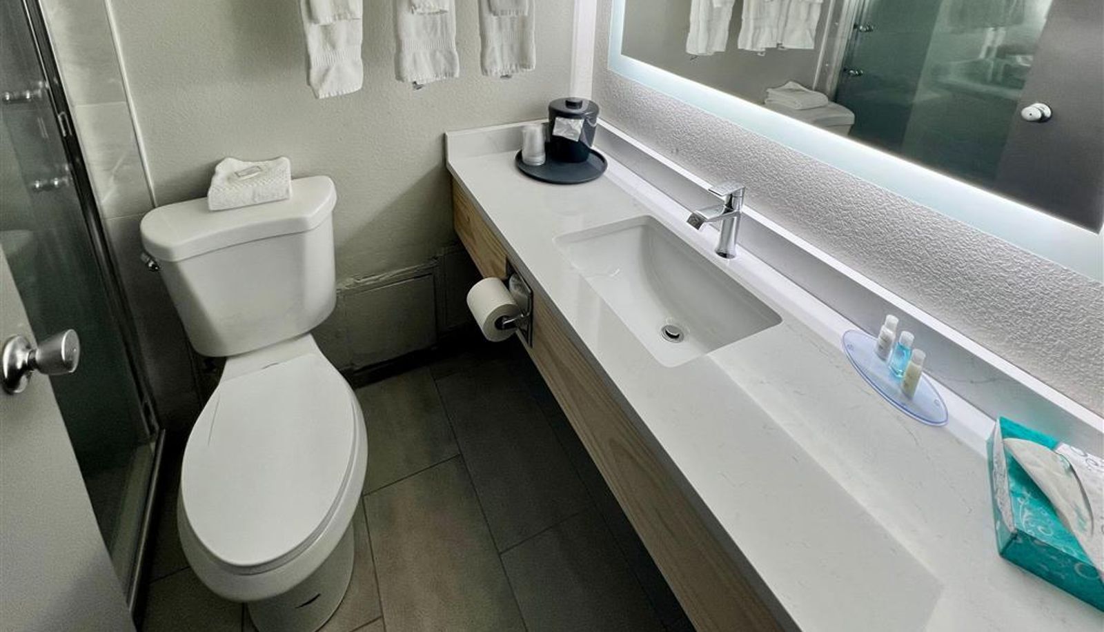 Room - Clarion Hotel & Convention Center Joliet