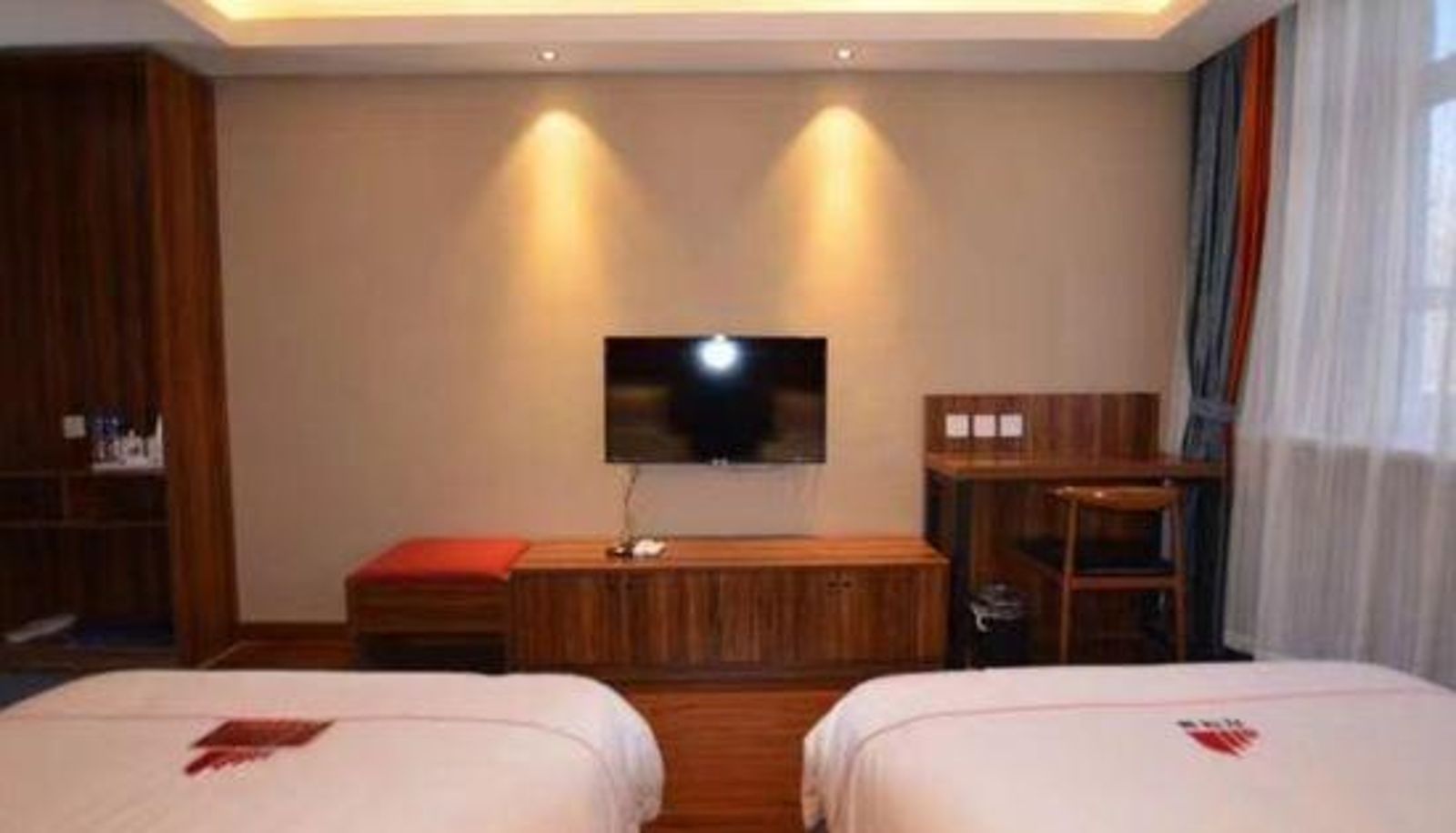 Zimmer - Xibaipo red Impression Hotel