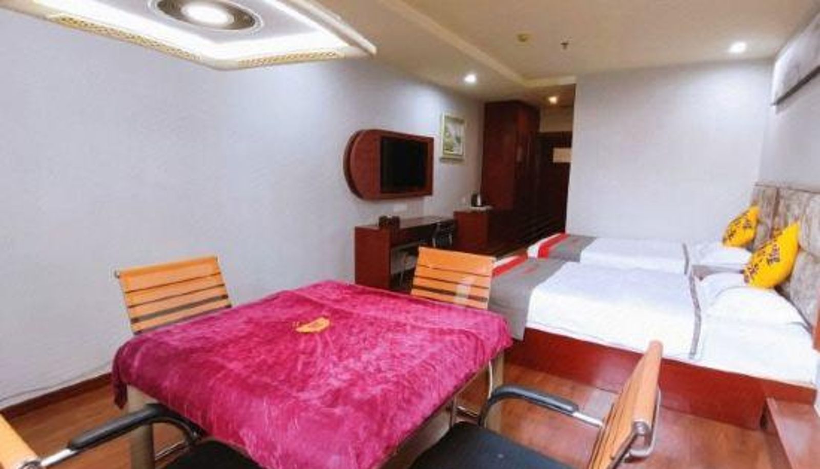 Room - Phoenix Hotel (Menghu East Road)