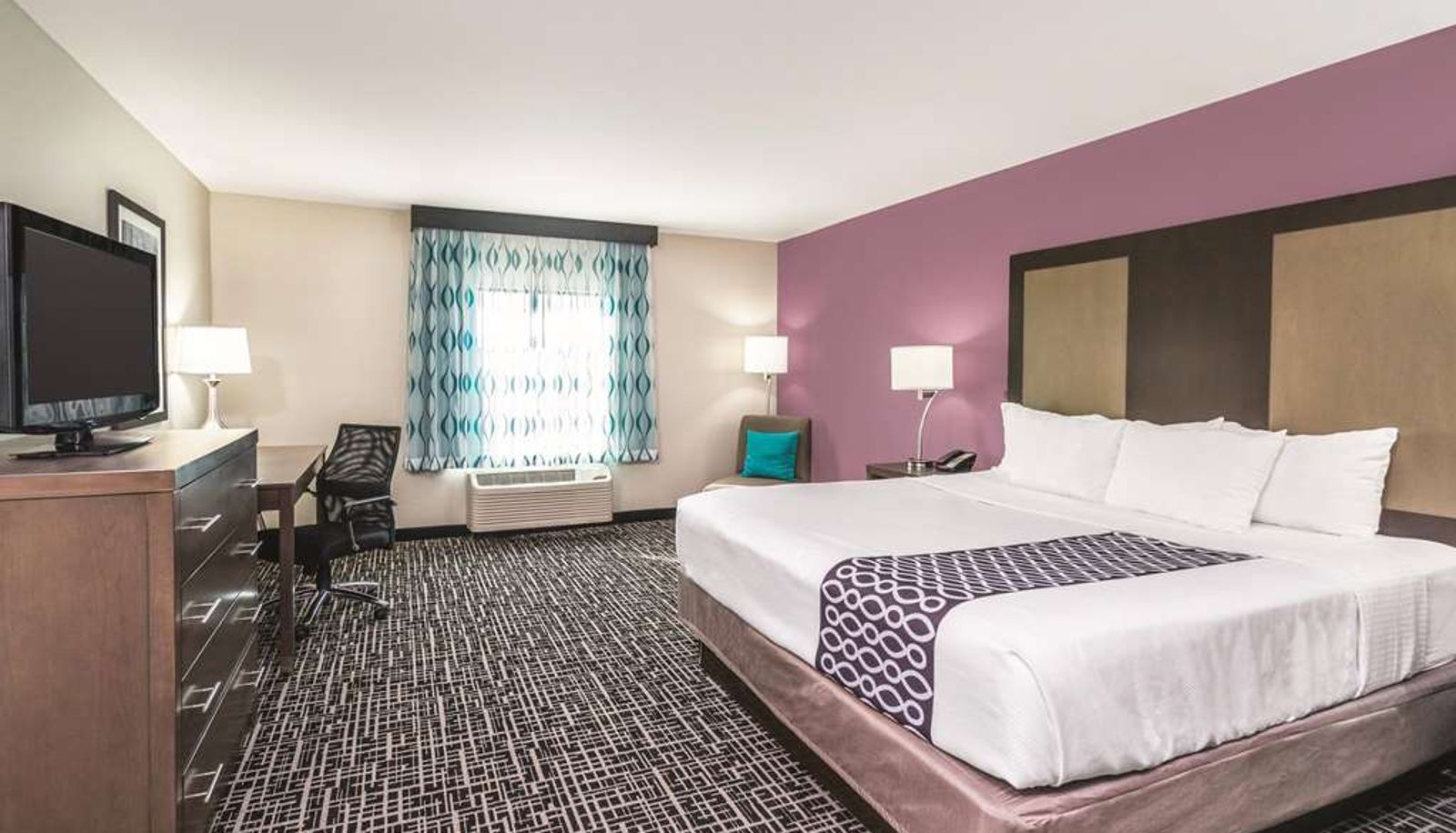 Room - La Quinta Inn & Suites by Wyndham Loudon