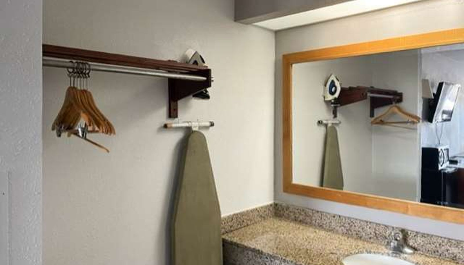 Room - MS Motel 6 - Laurel