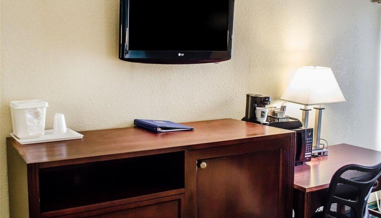 Camera - Quality Inn & Suites Medina- Akron West