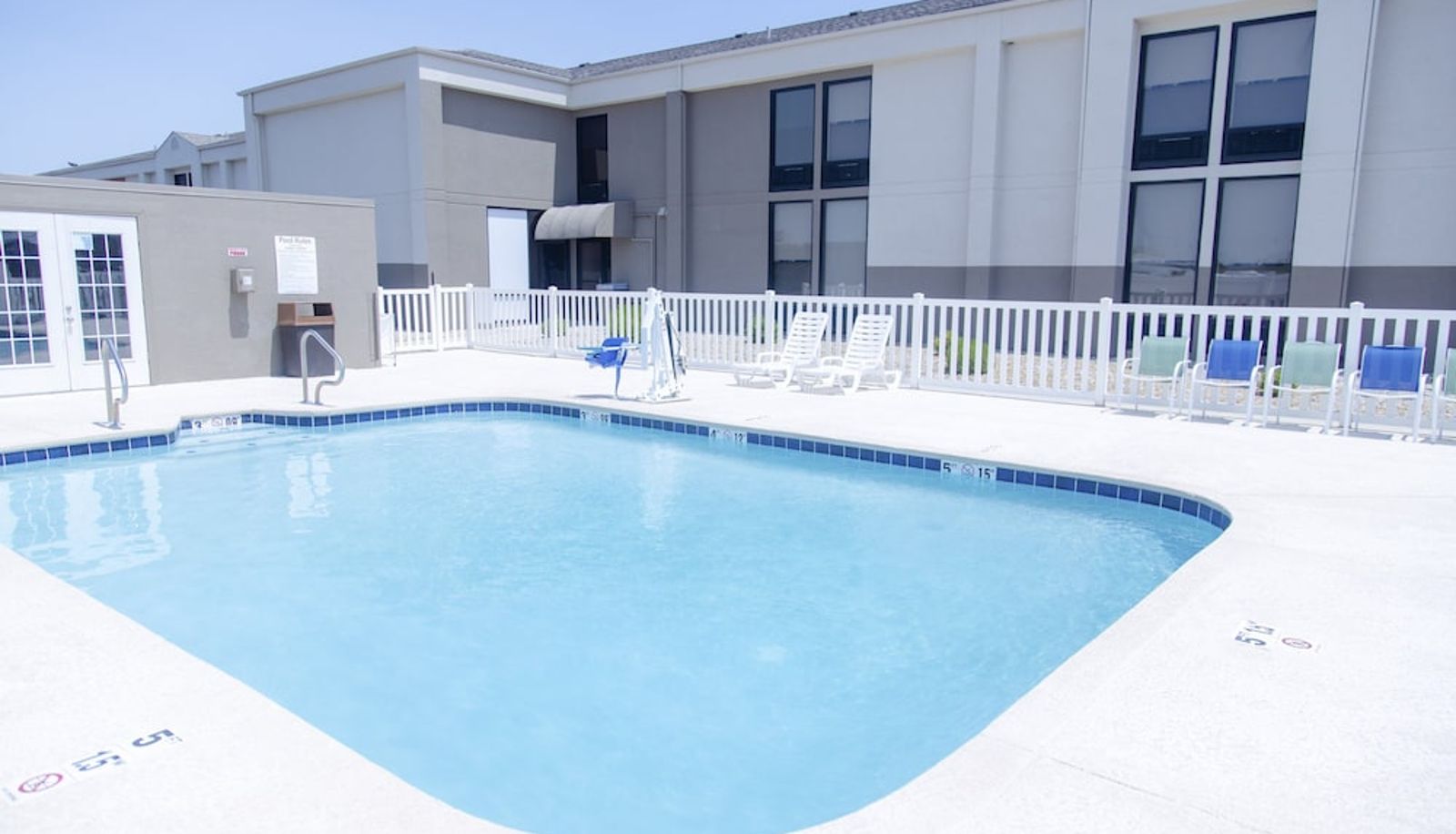 Piscina - Holiday Inn Express MARSHFIELD (SPRINGFIELD AREA) by IHG