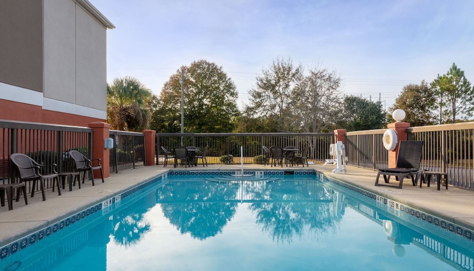Pool - Holiday Inn Express & Suites MILTON EAST I-10 by IHG